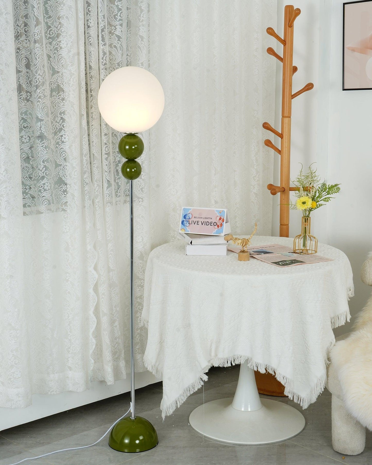 Lampa podłogowa LED E27 metalowo-akrylowa 150 cm z przełącznikiem nożnym