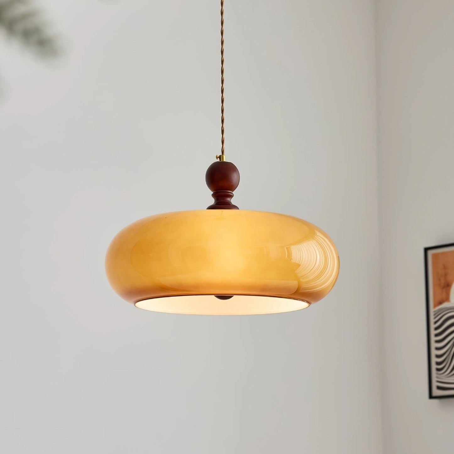 Lampe suspendue avec abat-jour ambré