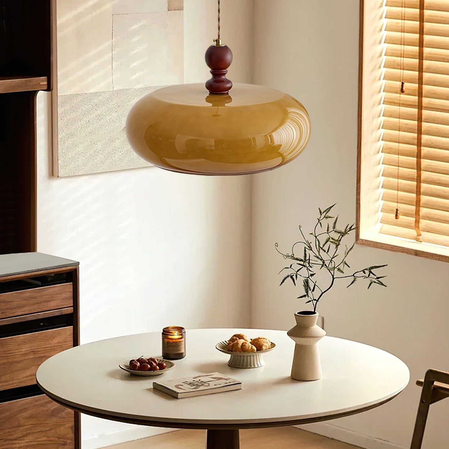 Lampe suspendue avec abat-jour ambré