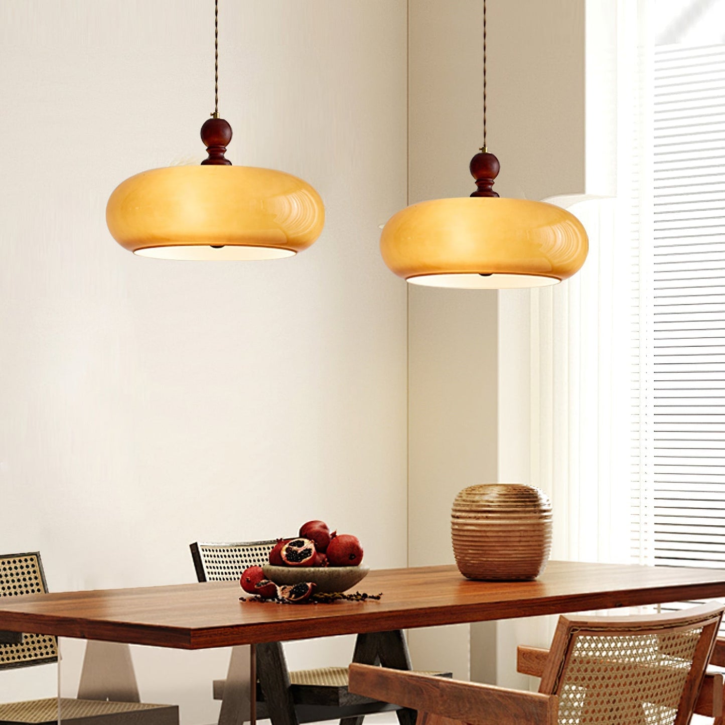 Lampe suspendue avec abat-jour ambré