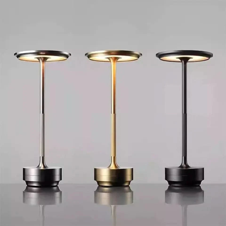 Wireless table lamp with adjustable color temperature