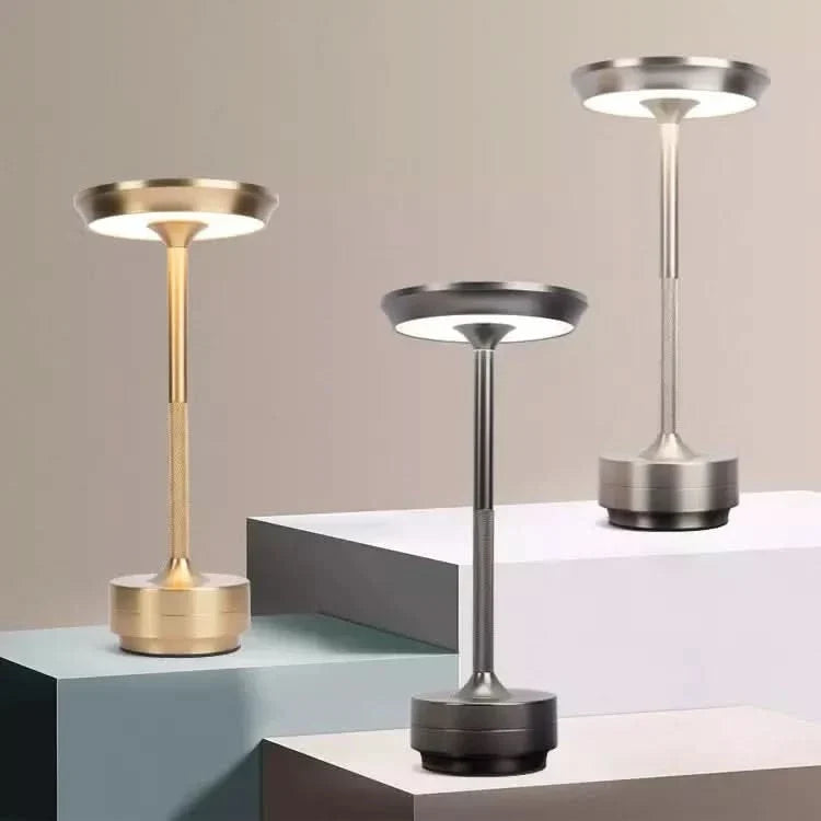 Wireless table lamp with adjustable color temperature