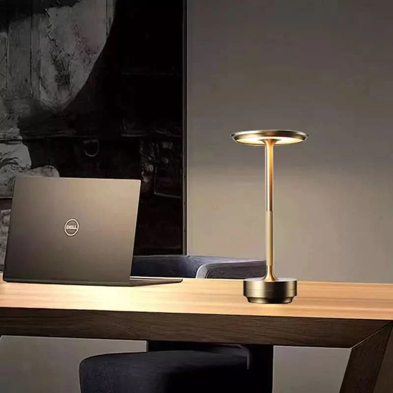 Wireless table lamp with adjustable color temperature
