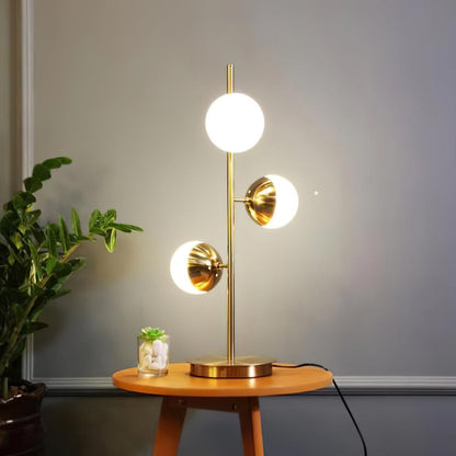 Lampa podłogowa LED z wieloma kloszami szklanymi i metalową podstawą