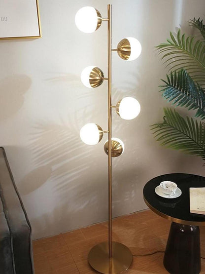 Lampa podłogowa LED z wieloma kloszami szklanymi i metalową podstawą