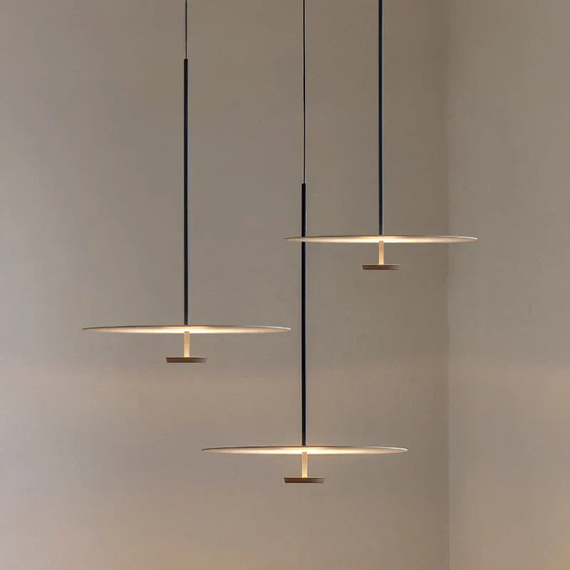 Wisząca lampa sufitowa w kształcie pierścienia do wnętrz mieszkalnych