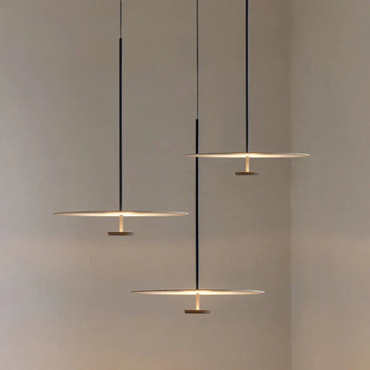 Wisząca lampa sufitowa w kształcie pierścienia do wnętrz mieszkalnych