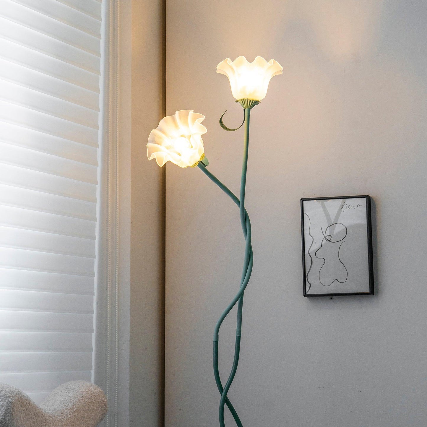 Lampa podłogowa LED E27 z motywem kwiatowym 2–3 punkty świetlne do salonu