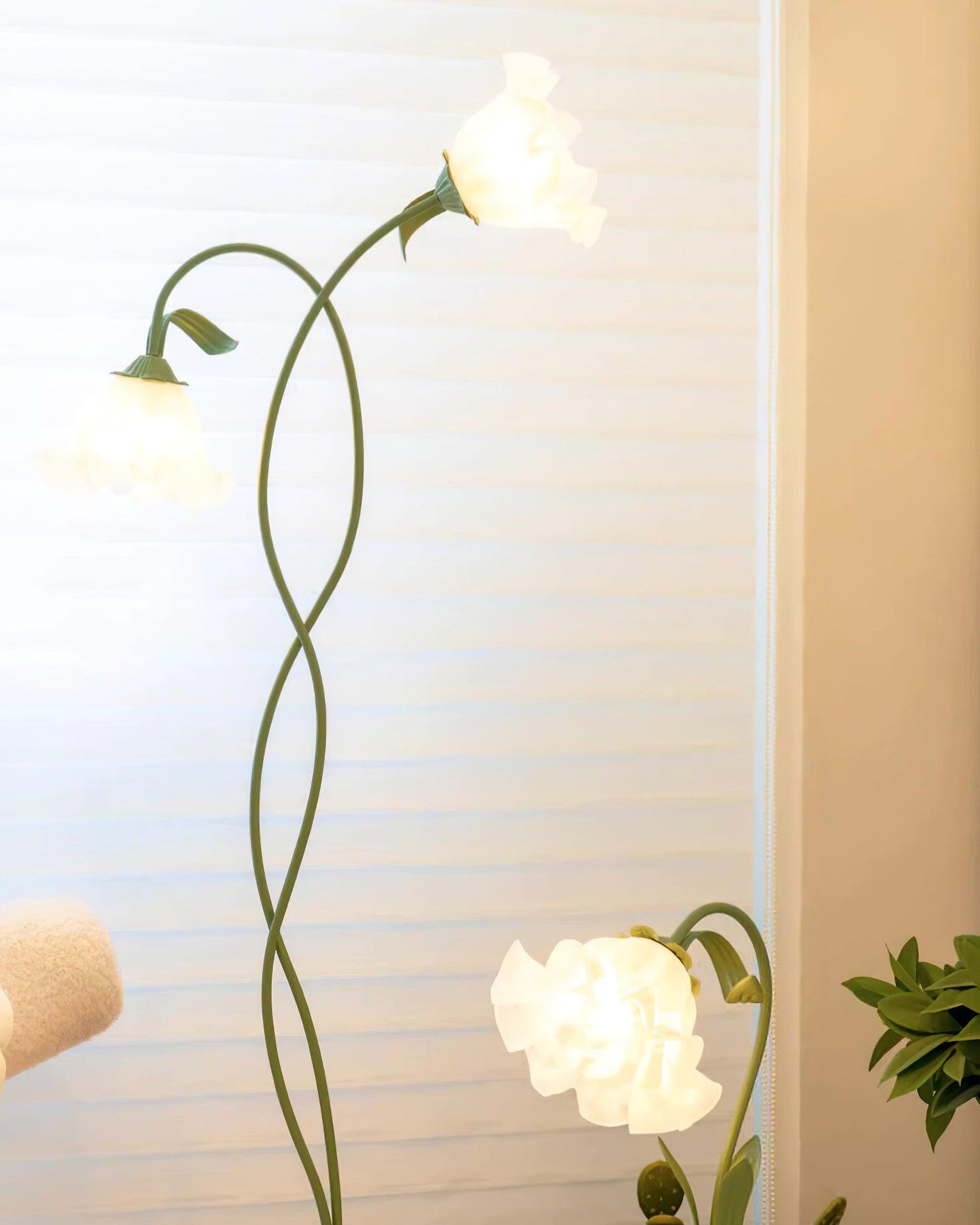 Lampa podłogowa LED E27 z motywem kwiatowym 2–3 punkty świetlne do salonu