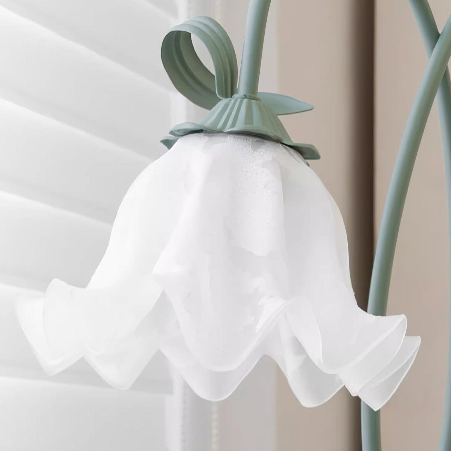 Lampa podłogowa LED E27 z motywem kwiatowym 2–3 punkty świetlne do salonu