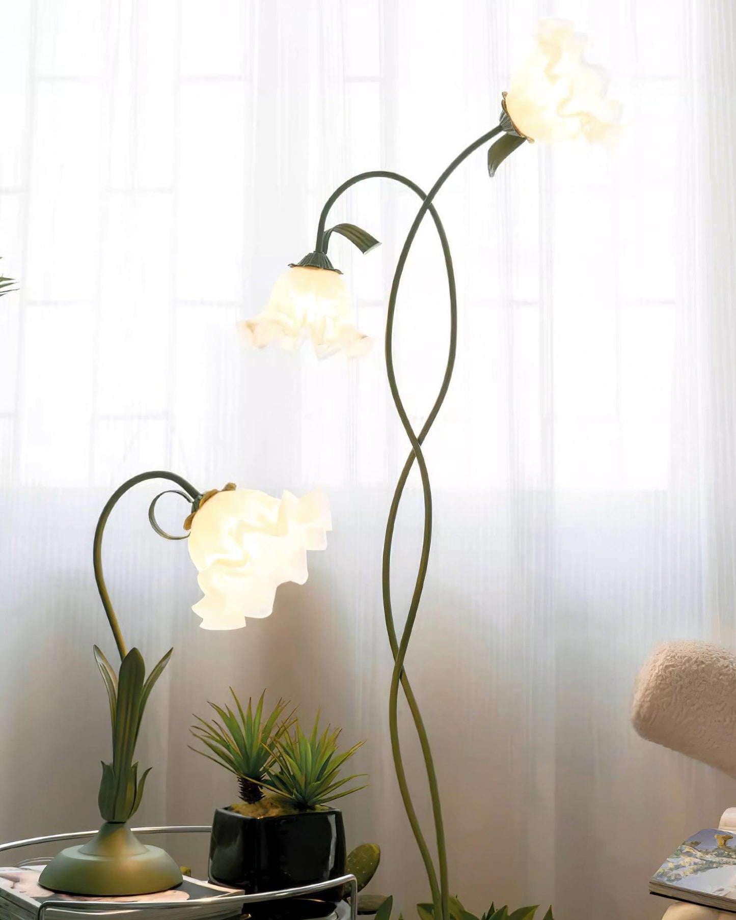 Lampa podłogowa LED E27 z motywem kwiatowym 2–3 punkty świetlne do salonu