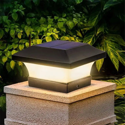 Solarna lampa ogrodowa LED z obudową metalowo-ABS i światłem ciepłym białym
