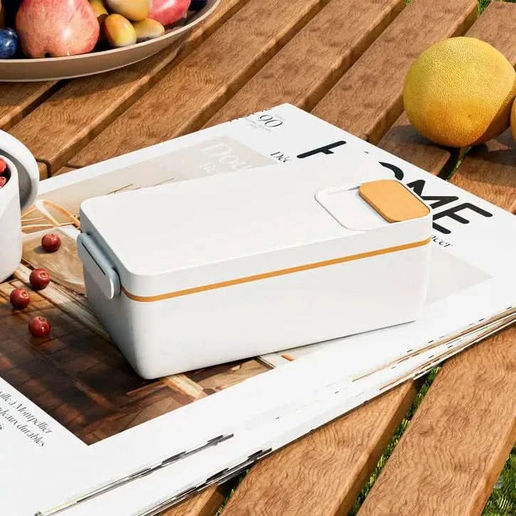 Electric lunchbox for heating food