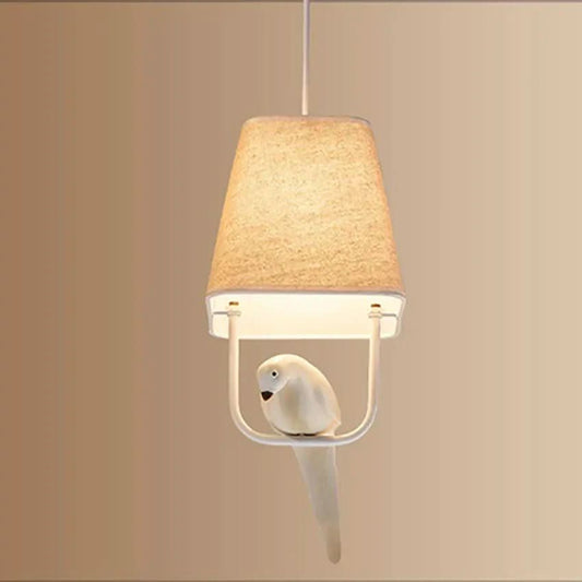 Lampa wisząca z rattanowym kloszem