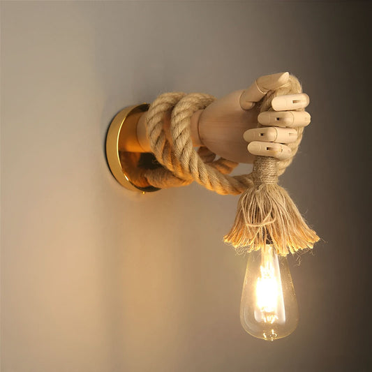 Lampa ścienna z drewnem i sznurem konopnym