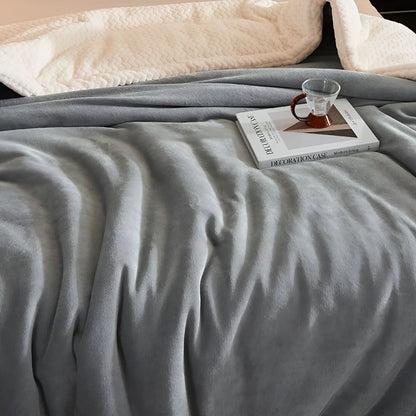 Double-sided quilted fleece blanket