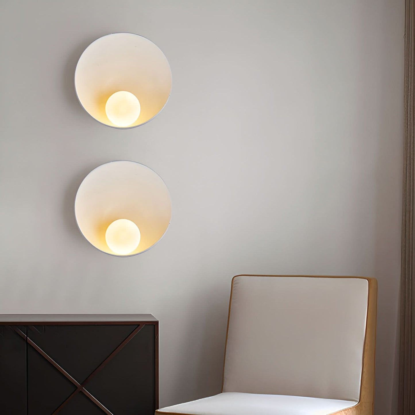 Lampa ścienna o zaokrąglonej formie