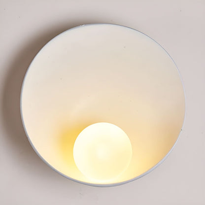 Lampa ścienna o zaokrąglonej formie