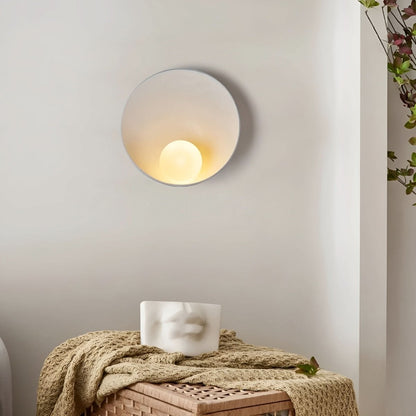 Lampa ścienna o zaokrąglonej formie