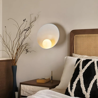 Lampa ścienna o zaokrąglonej formie