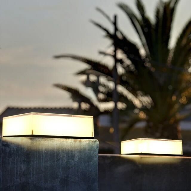 Solarna lampa LED do użytku zewnętrznego z czujnikiem zmierzchu i obudową IP65