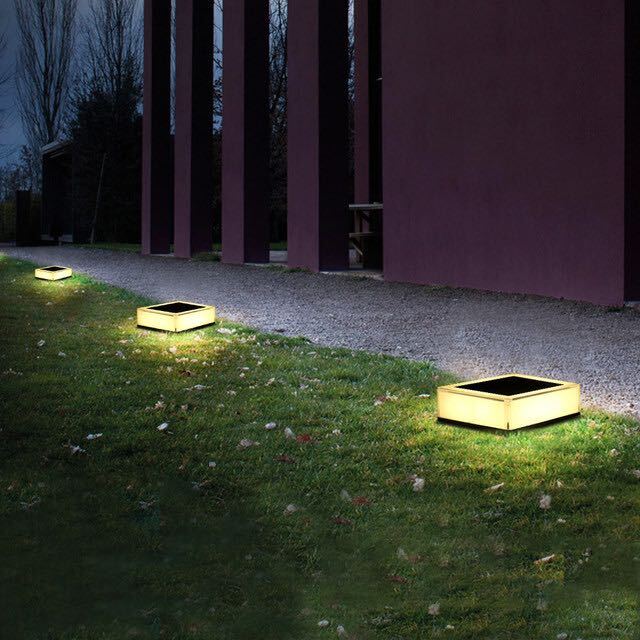 Solarna lampa LED do użytku zewnętrznego z czujnikiem zmierzchu i obudową IP65