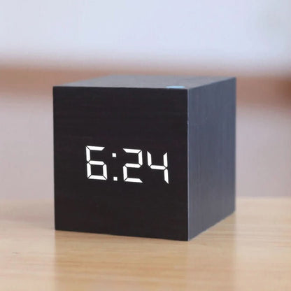 Cyfrowy Budzik LED Cube z Wyświetlaczem Godziny, Daty i Temperatury