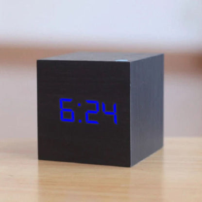 Cyfrowy Budzik LED Cube z Wyświetlaczem Godziny, Daty i Temperatury