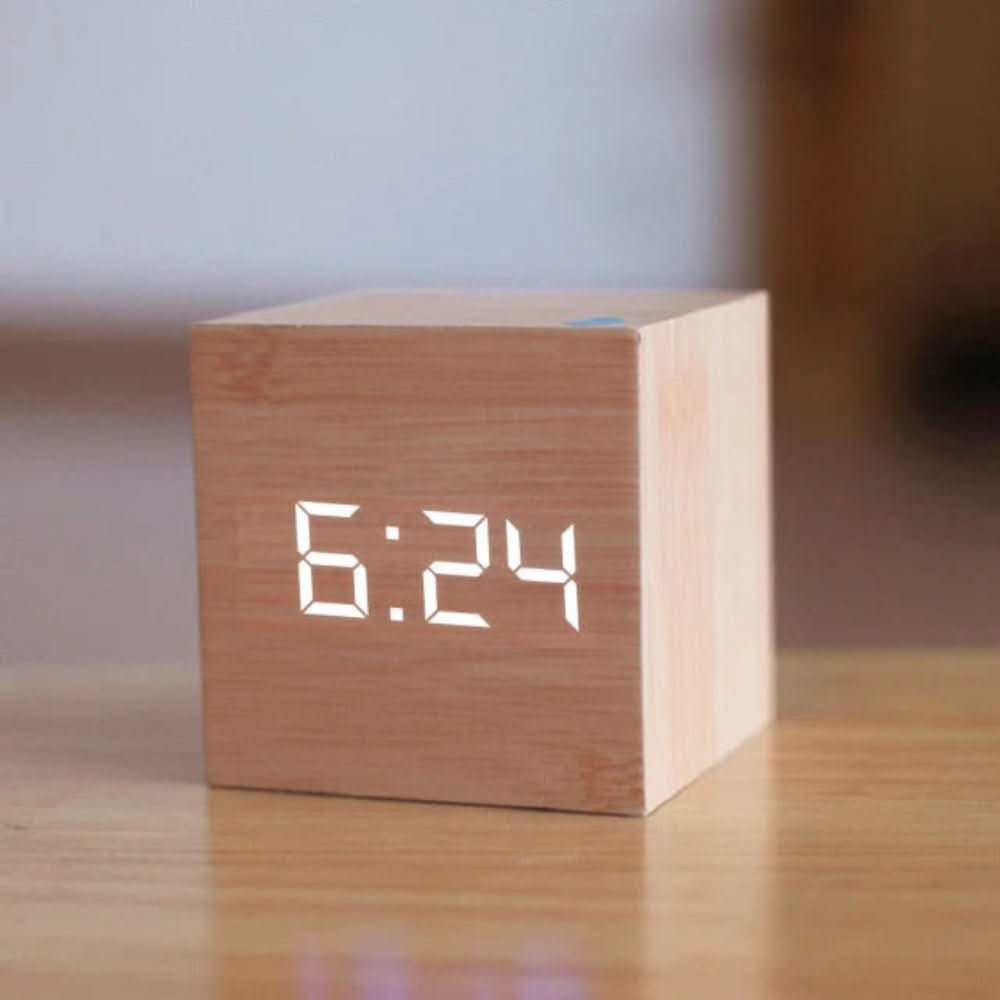 Cyfrowy Budzik LED Cube z Wyświetlaczem Godziny, Daty i Temperatury