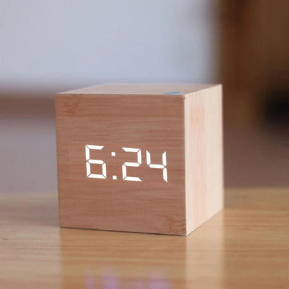 Cyfrowy Budzik LED Cube z Wyświetlaczem Godziny, Daty i Temperatury