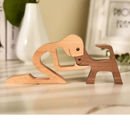 Dřevěná figurka psa a jeho majitele