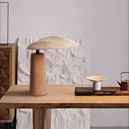 Dřevěná stolní lampa