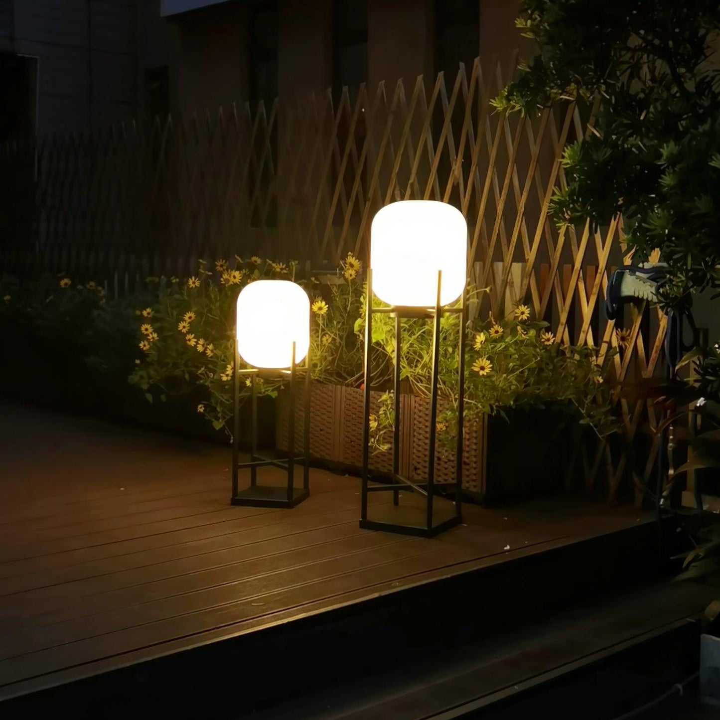 Solarna lampa stojąca LED do ogrodu ze stali nierdzewnej i szkła z automatycznym włączaniem nocnym