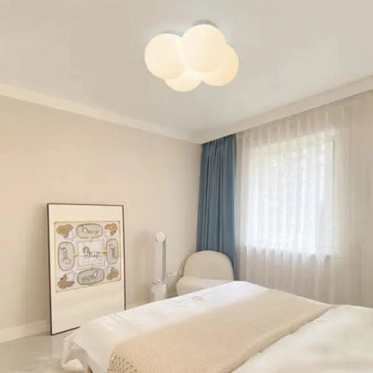 Lampa sufitowa LED w kształcie chmury z regulacją barwy światła