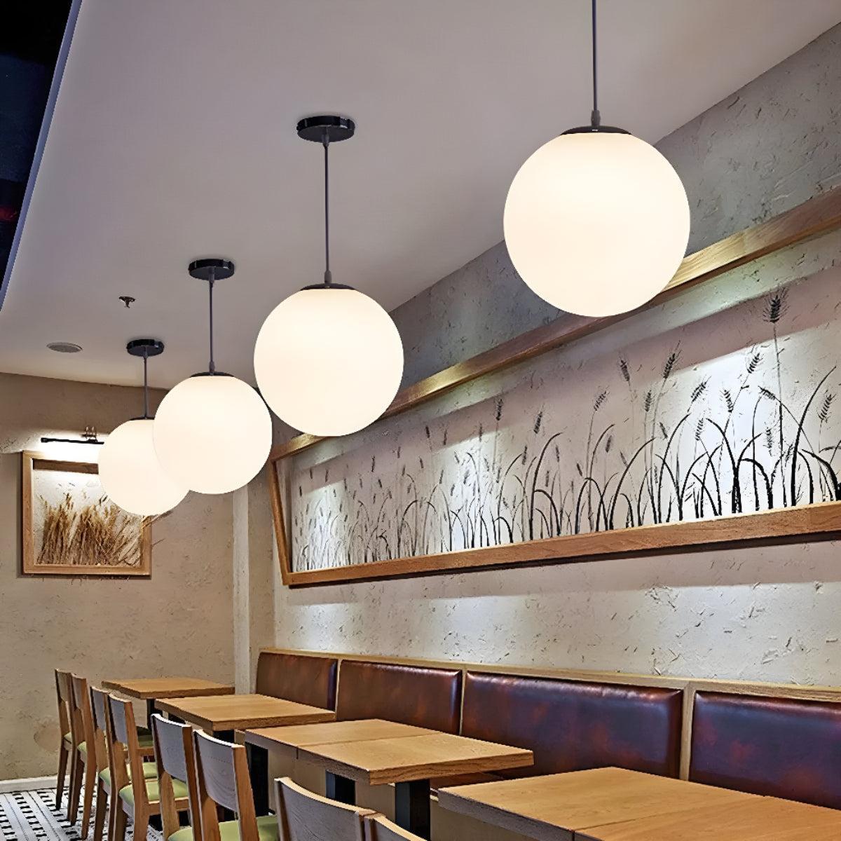 Lampa wisząca z okrągłym kloszem
