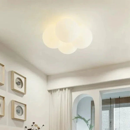 Lampa sufitowa LED w kształcie chmury z regulacją barwy światła