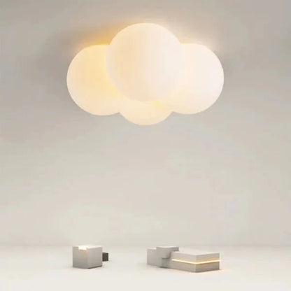 Lampa sufitowa LED w kształcie chmury z regulacją barwy światła
