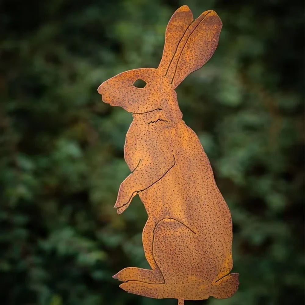 Garden decoration: rabbit on a stake