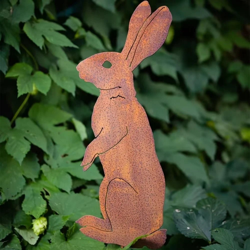 Garden decoration: rabbit on a stake