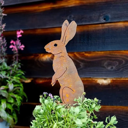 Garden decoration: rabbit on a stake