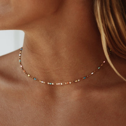 Kolorowy Naszyjnik Choker z Regulowaną Długością i Ozdobnymi Koralikami