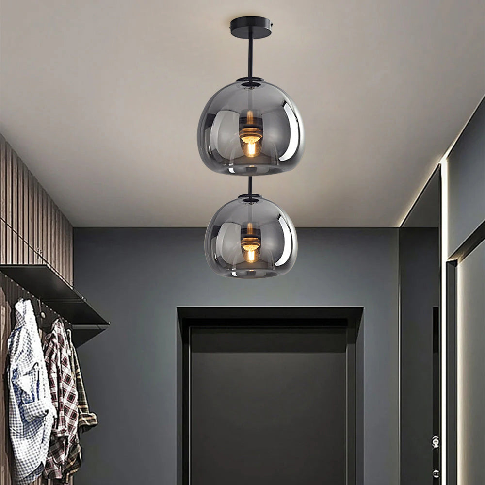 Stropní lampa ze skleněné koule