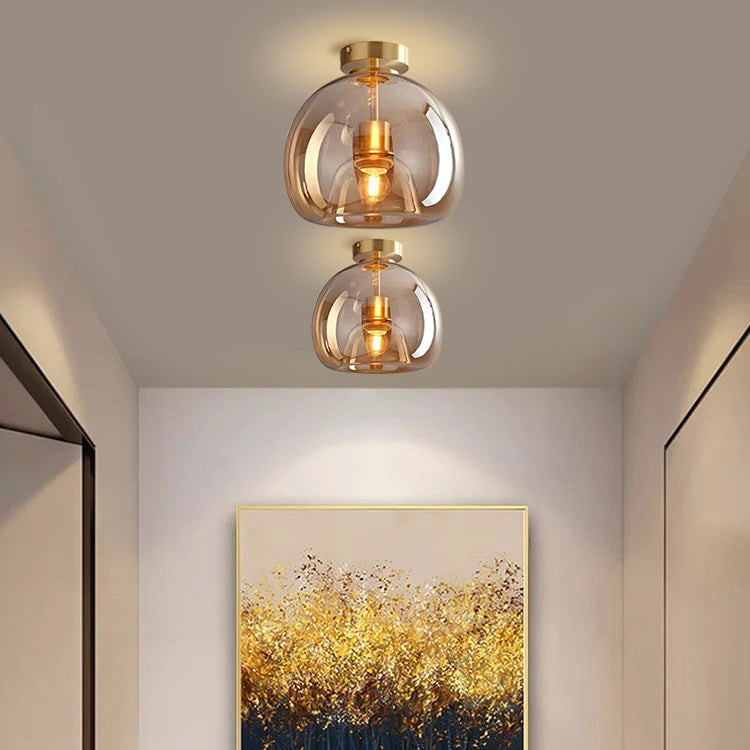 Stropní lampa ze skleněné koule
