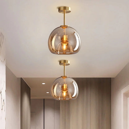 Stropní lampa ze skleněné koule