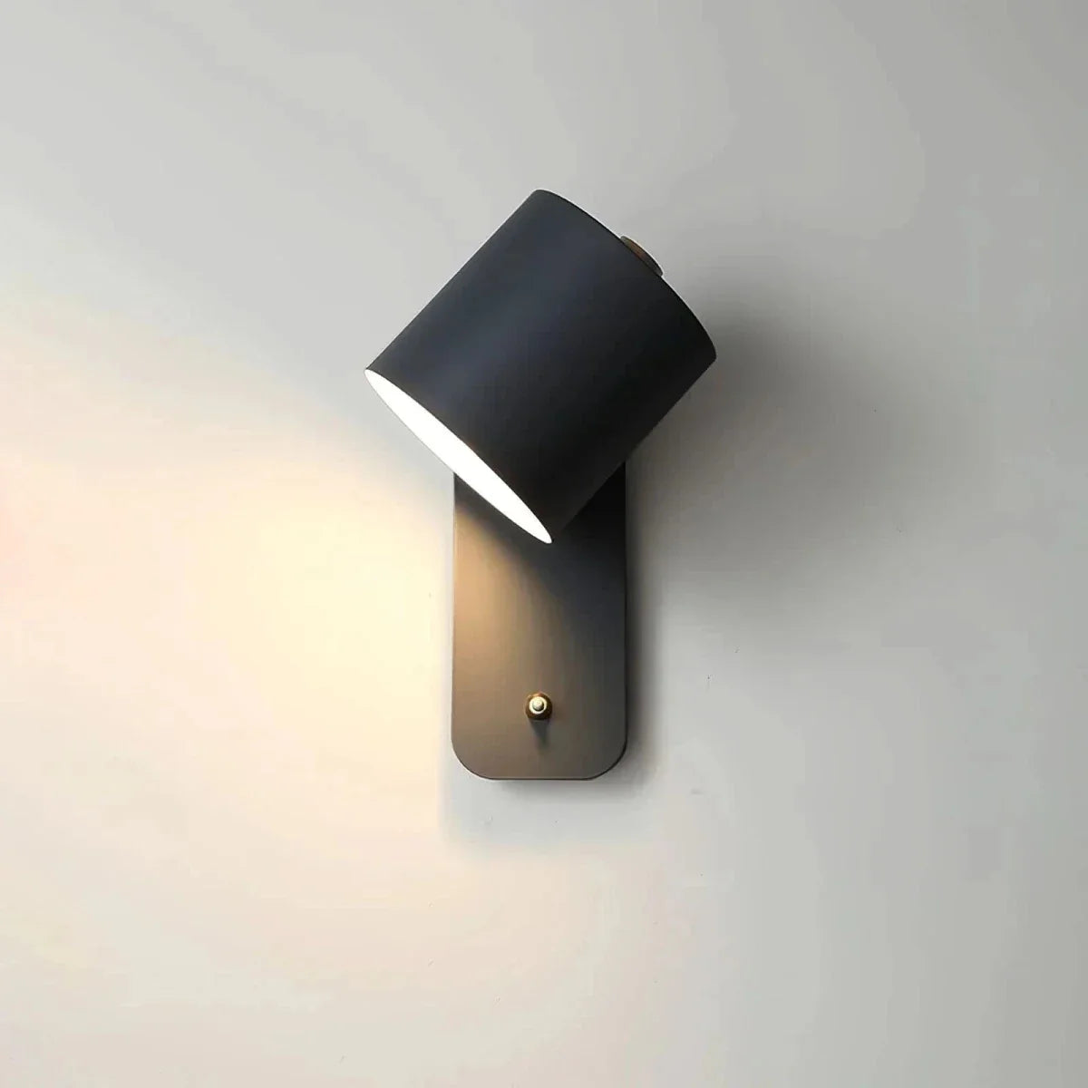 Nástěnná lampa se zástrčkou