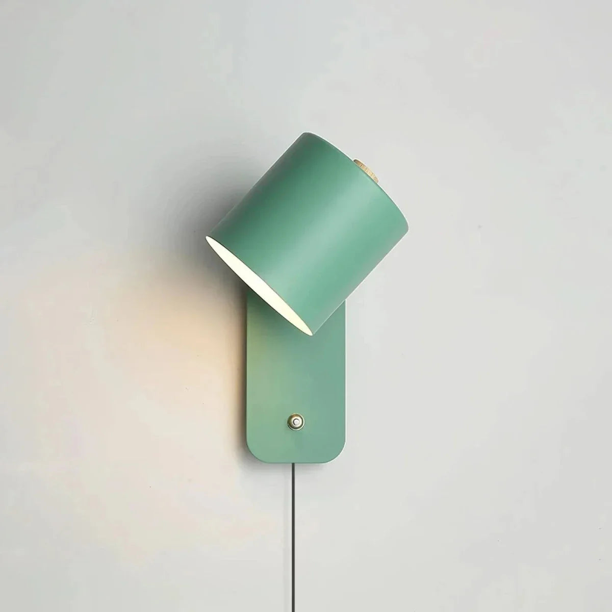 Nástěnná lampa se zástrčkou
