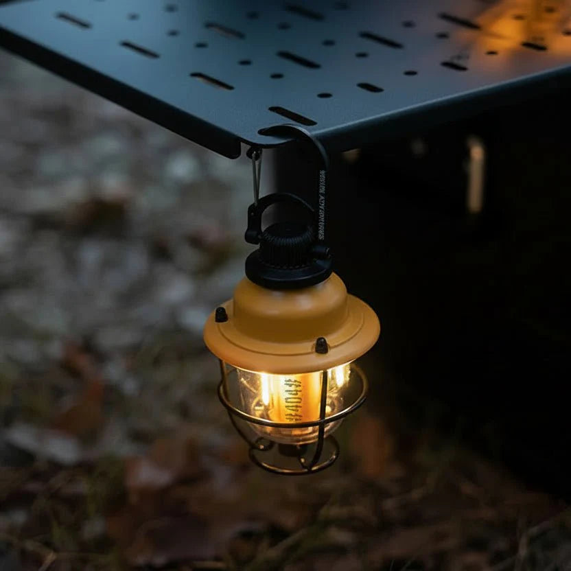 Przenośna Lampa LED do Użytku Zewnętrznego z Mechanizmem Mocowania