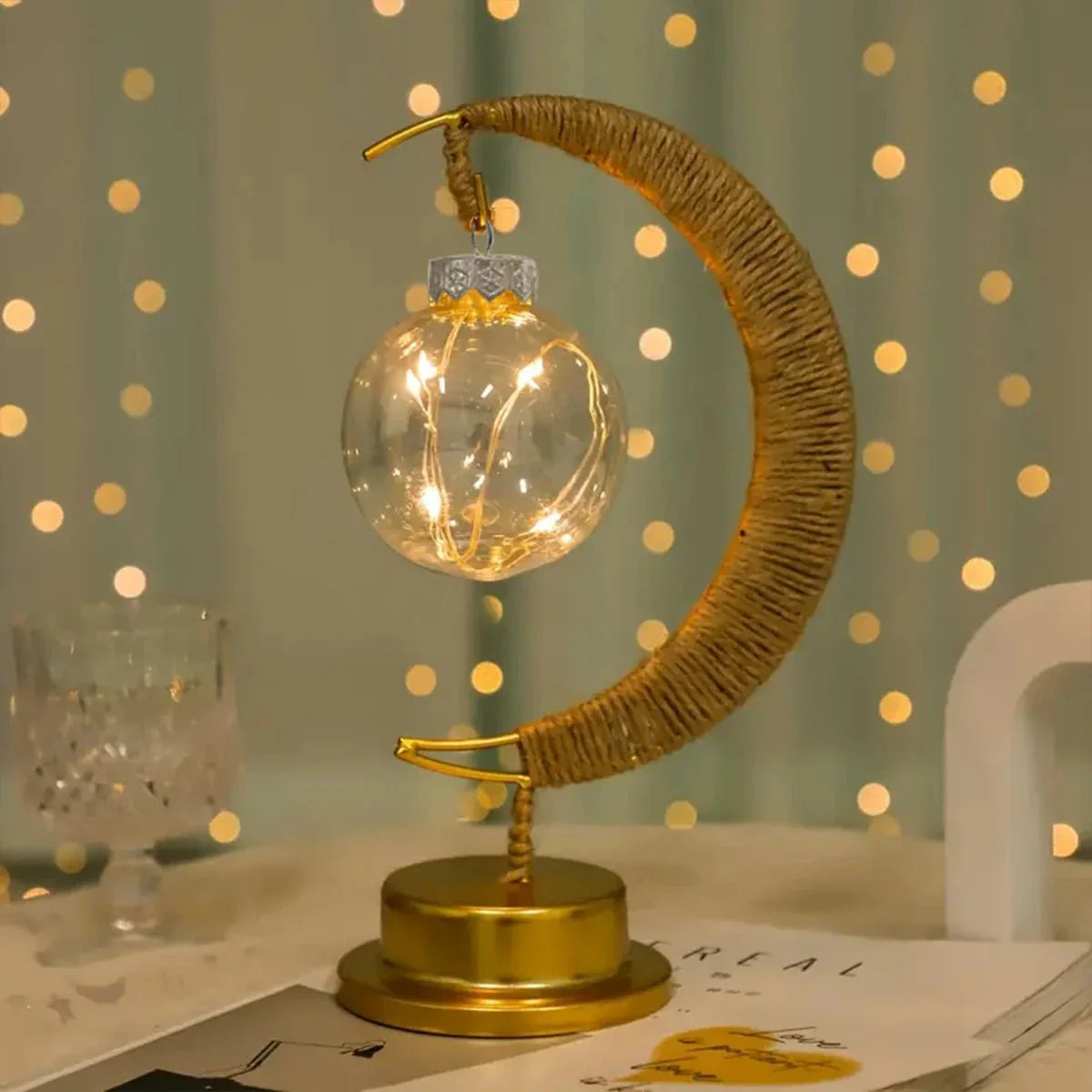 Lampa Stołowa LED Inspirowana Kształtem Księżyca z Zasilaniem Bateryjnym