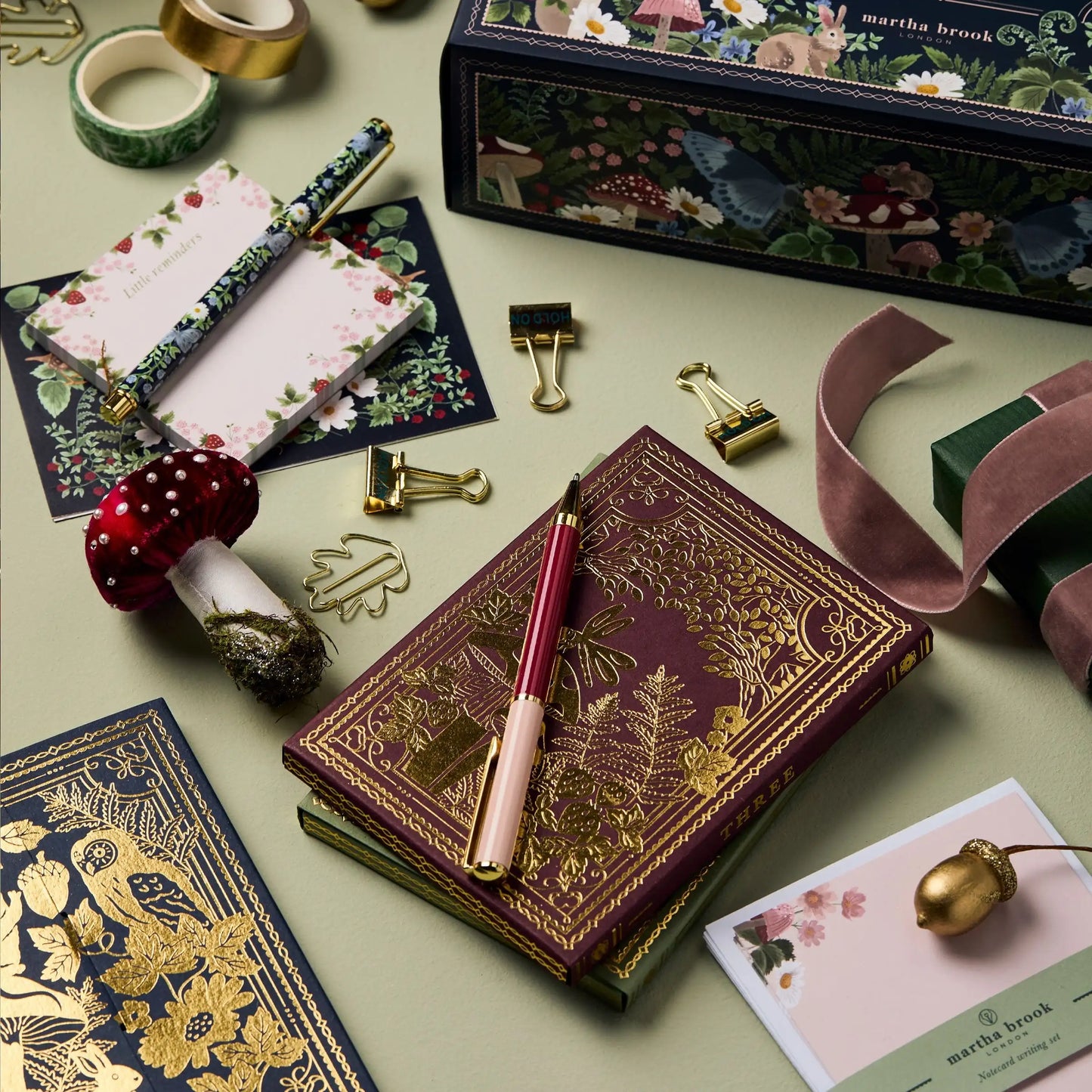 Kalendarz adwentowy z artykułami papierniczymi 24 elementy (długopisy, notesy, naklejki, taśmy washi)