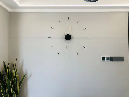 Wall clock with a silent mechanism